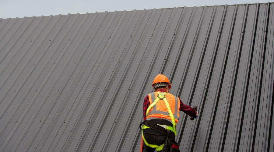 Professional gutter cleaning in Bates City, MO
